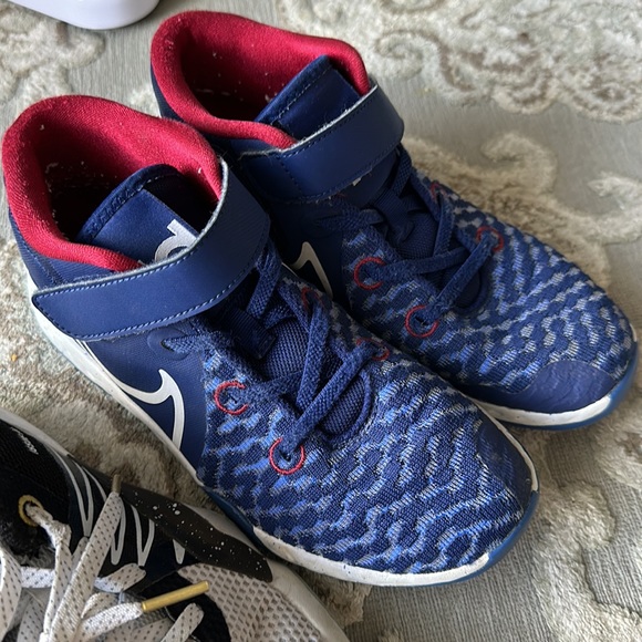 3 pairs of sneakers - Picture 4 of 14